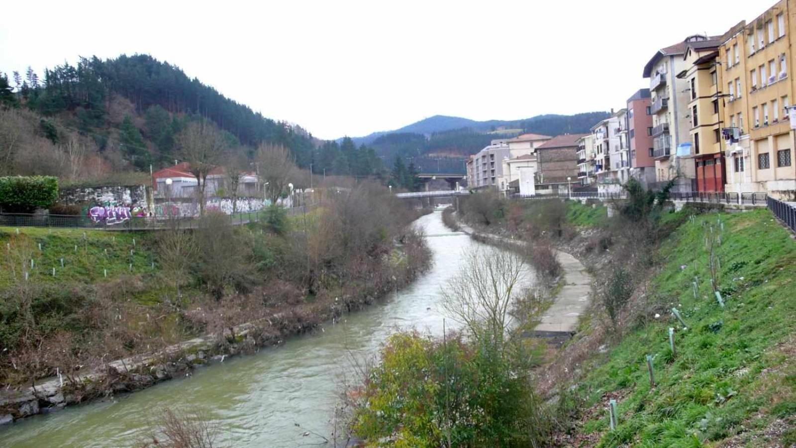 Piso Rio Nervion 15 Minutos Bilbao Apartment Ugao-Miraballes ภายนอก รูปภาพ