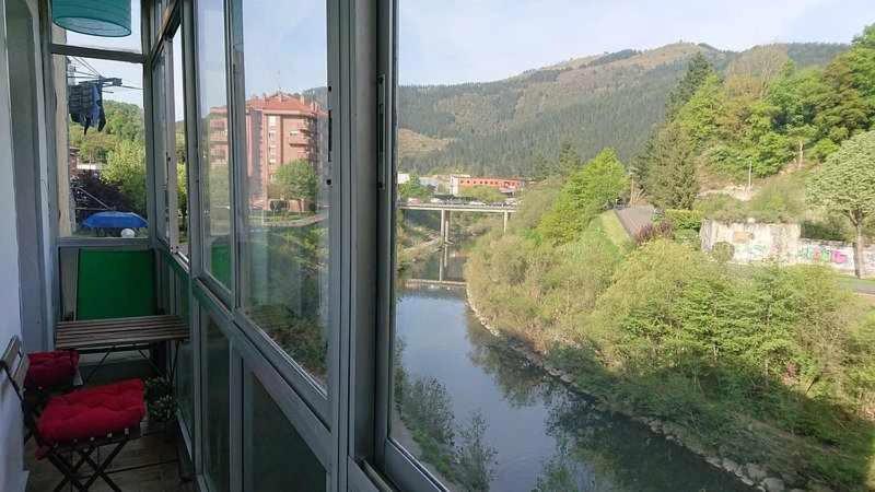 Piso Rio Nervion 15 Minutos Bilbao Apartment Ugao-Miraballes ภายนอก รูปภาพ