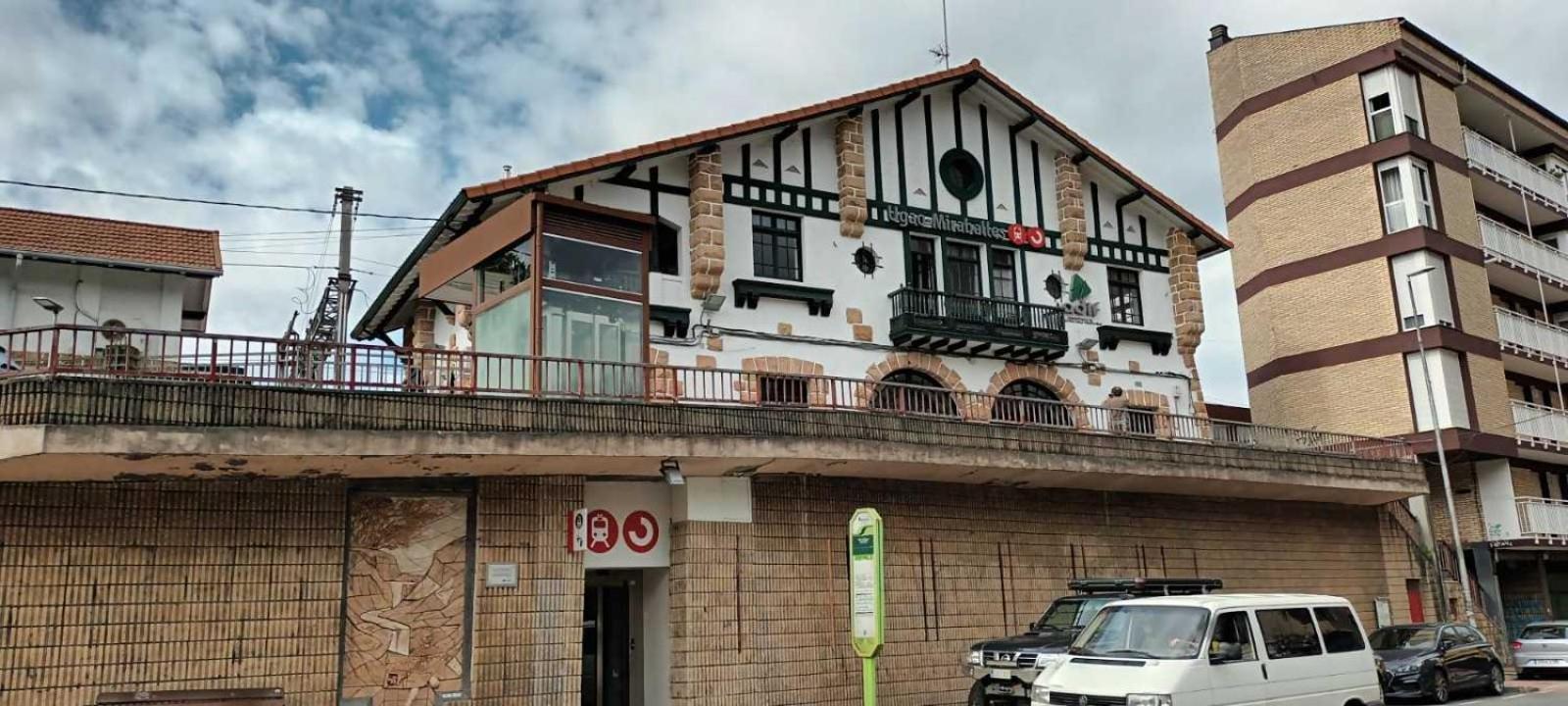 Piso Rio Nervion 15 Minutos Bilbao Apartment Ugao-Miraballes ภายนอก รูปภาพ